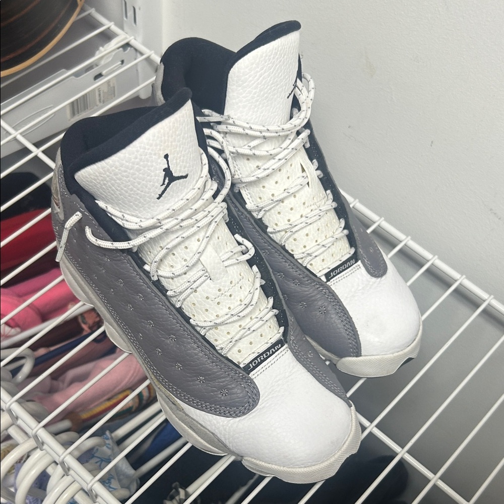 Air Jordan 13 retro atmosphere Sneakers in White and Gray